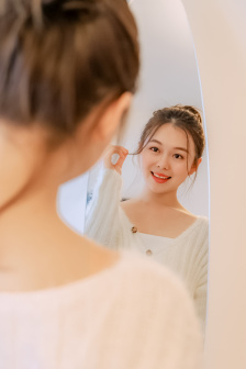 坐公交车最后一排让别人弄