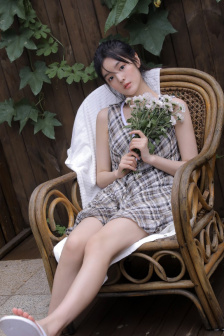 美女张开腿让男生桶爽免费